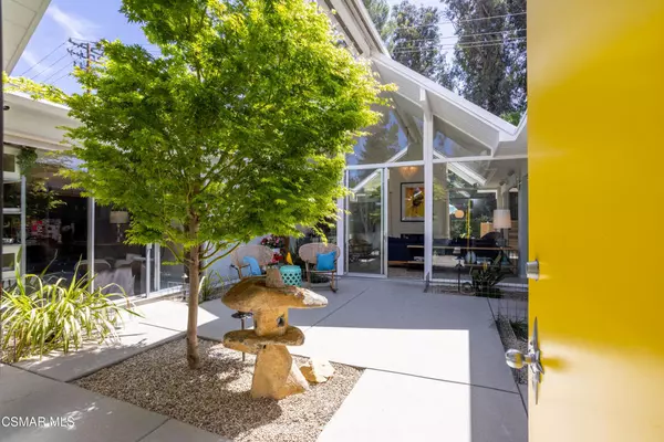 Thousand Oaks, CA 91360,416 Camino Manzanas