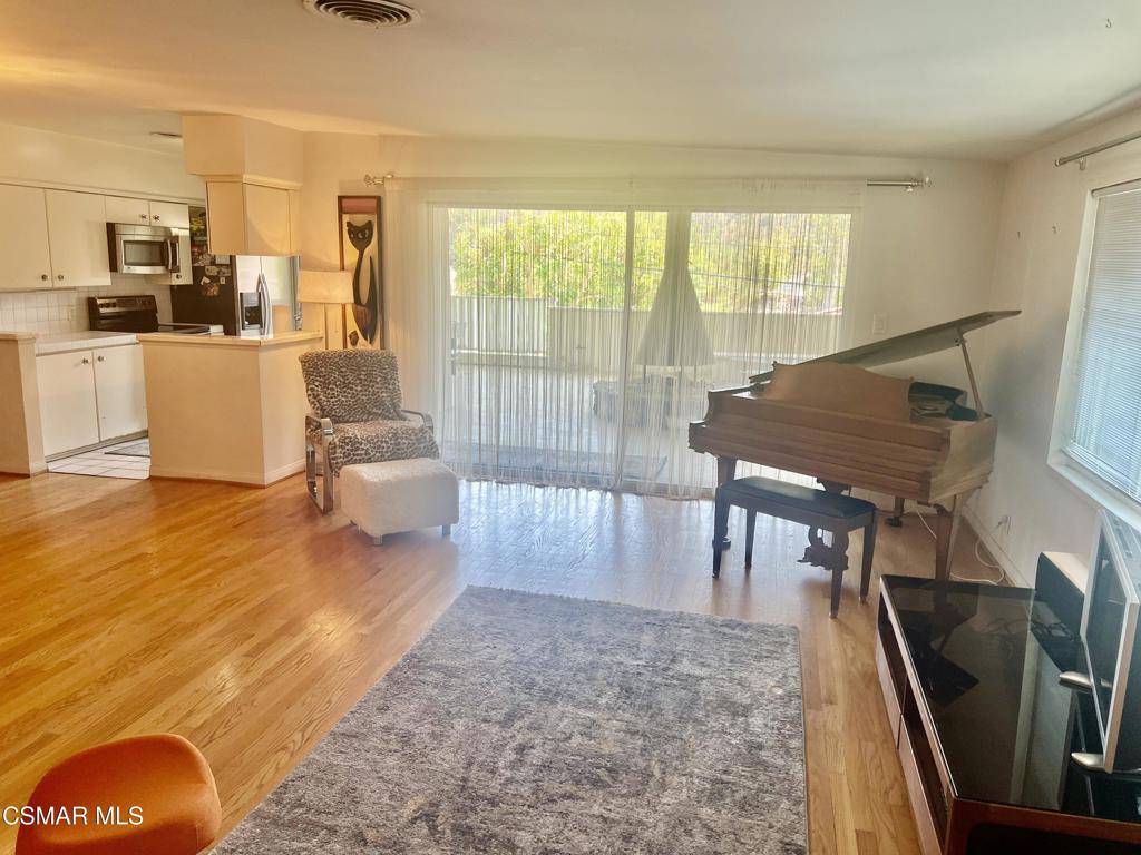 Glendale, CA 91201,1542 Riverside DR #G