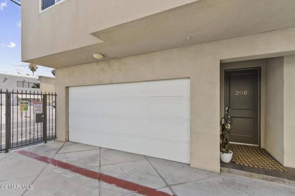 Canoga Park, CA 91303,7132 Farralone AVE #206