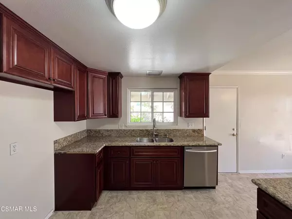 Thousand Oaks, CA 91320,1287 Knollwood DR