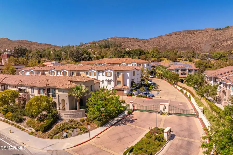453 Country Club DR #205, Simi Valley, CA 93065