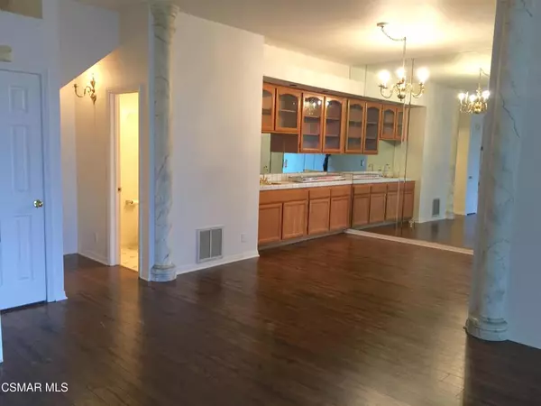 Westlake Village, CA 91362,3087 Hillcrest DR