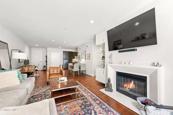 10878 Bloomfield ST #107, Toluca Lake, CA 91602