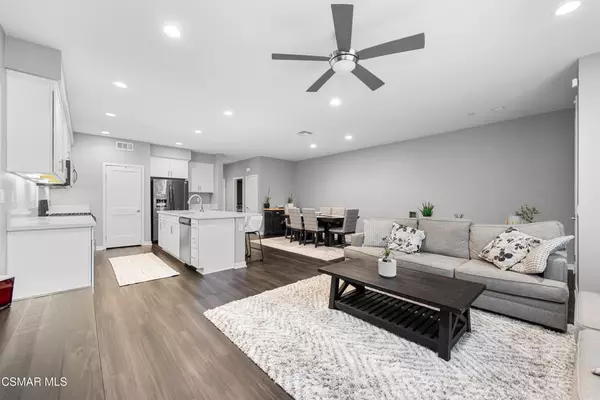 Simi Valley, CA 93065,135 Farmhouse DR #4