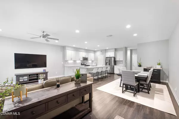 Simi Valley, CA 93065,135 Farmhouse DR #4