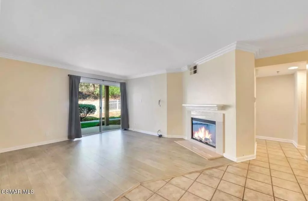 Oak Park, CA 91377,5805 Oak Bend LN #211