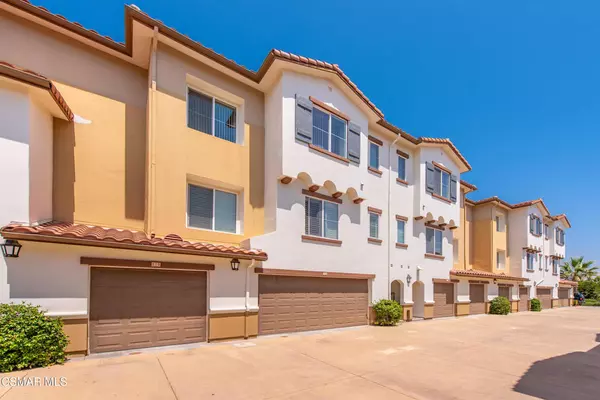 477 Country Club DR #219, Simi Valley, CA 93065