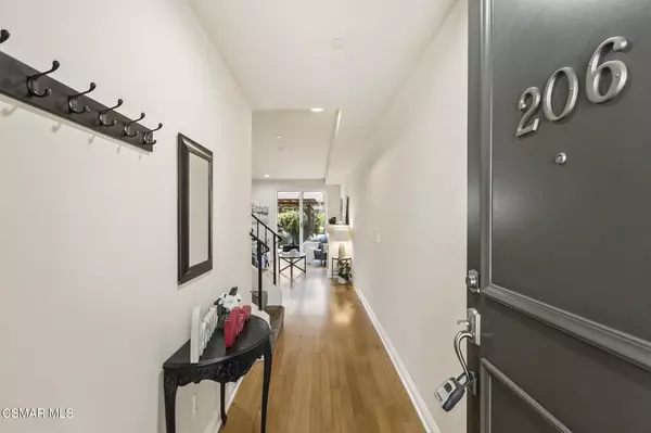 Canoga Park, CA 91303,7132 Farralone AVE #206