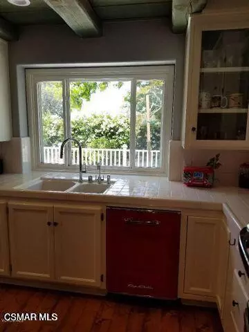 Newbury Park, CA 91320,885 Boxthorn AVE