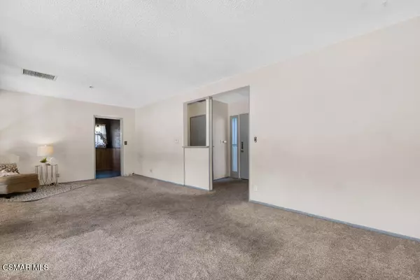 North Hollywood, CA 91605,7639 Whitsett AVE