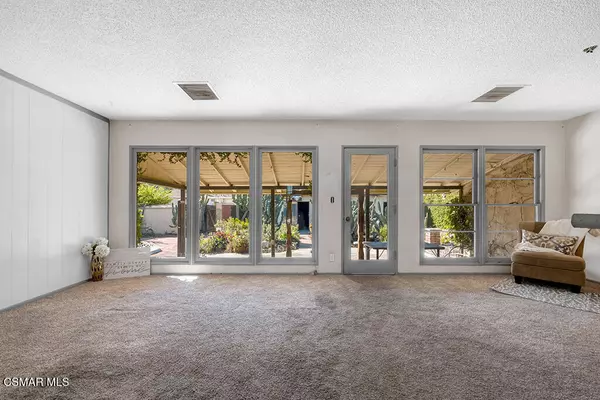 North Hollywood, CA 91605,7639 Whitsett AVE