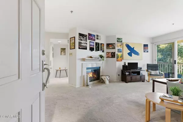 Oak Park, CA 91377,5744 Oak Bend LN #208