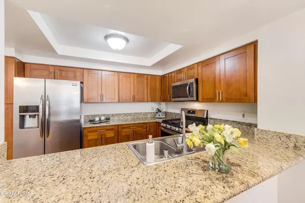 Calabasas, CA 91301,4240 Lost Hills RD #1902