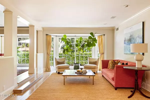 Woodland Hills, CA 91364,4658 Del Moreno DR