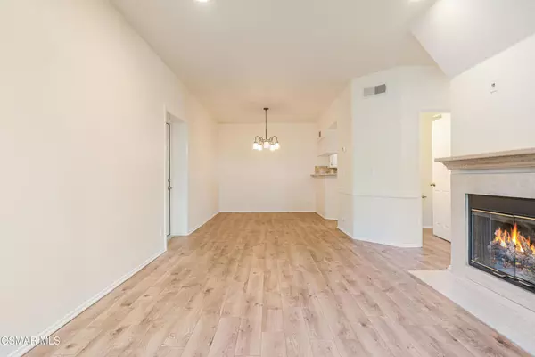 Oak Park, CA 91377,637 Indian Oak LN #105