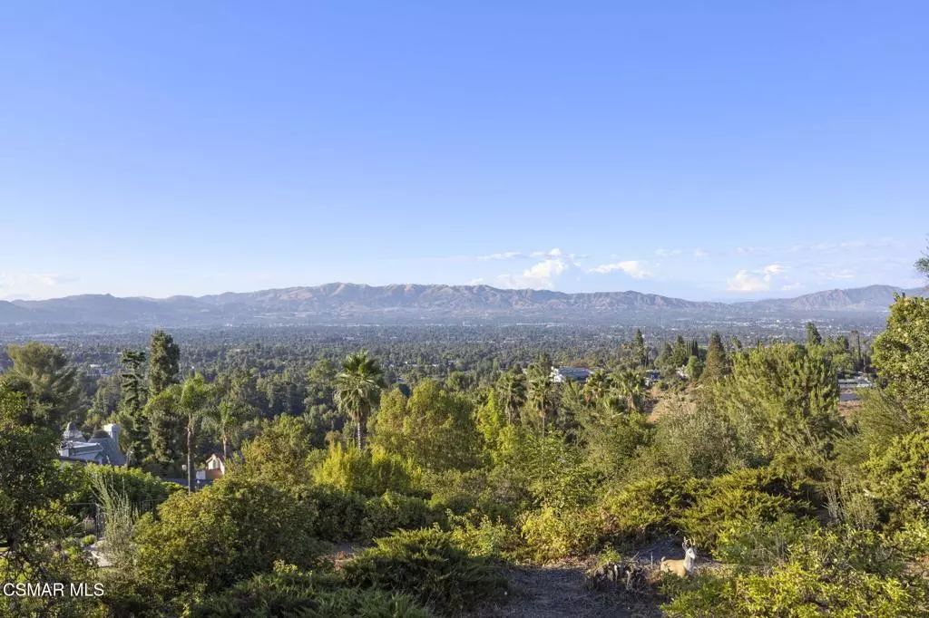 Tarzana, CA 91356,19715 Komar DR