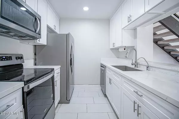 Encino, CA 91316,5460 White Oak AVE #E308