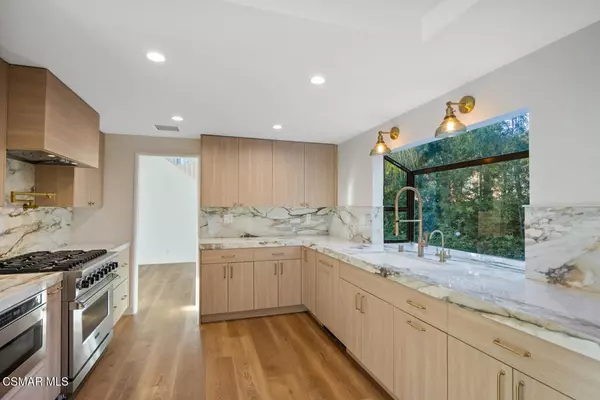 Westlake Village, CA 91361,2116 Glastonbury RD