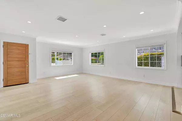 Tarzana, CA 91335,18343 Bessemer ST