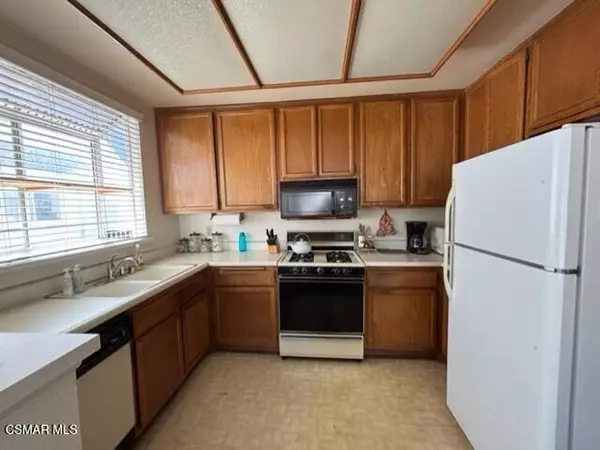 Reseda, CA 91335,7430 Corbin AVE #19