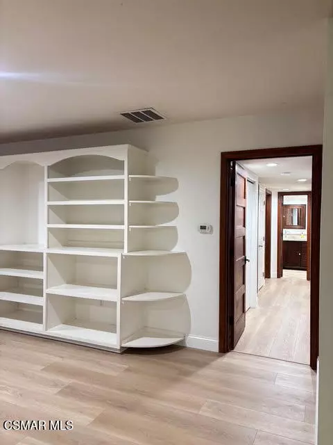 Thousand Oaks, CA 91360,161 Teasdale ST