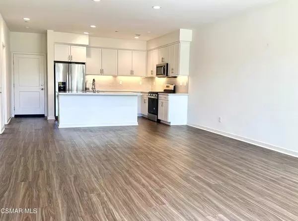 Simi Valley, CA 93065,300 Farmhouse DR #4