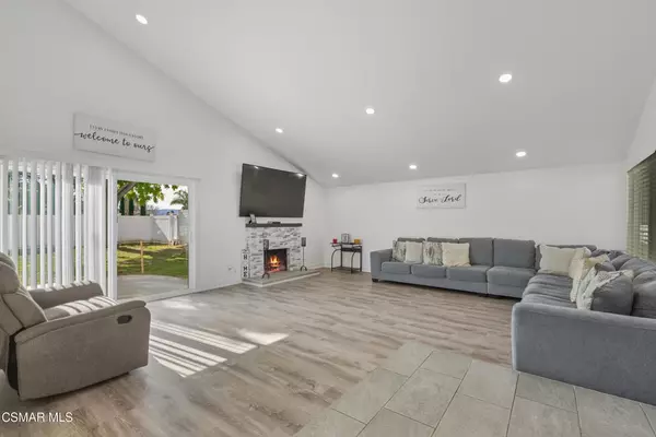 Saugus, CA 91390,20448 Calhaven DR