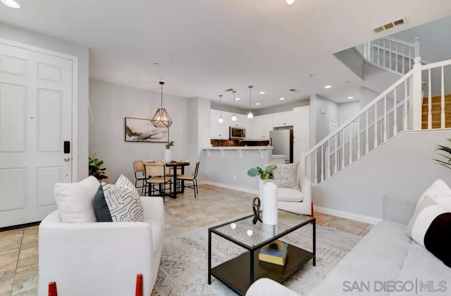 430 Caminito Azul, Vista, CA 92083