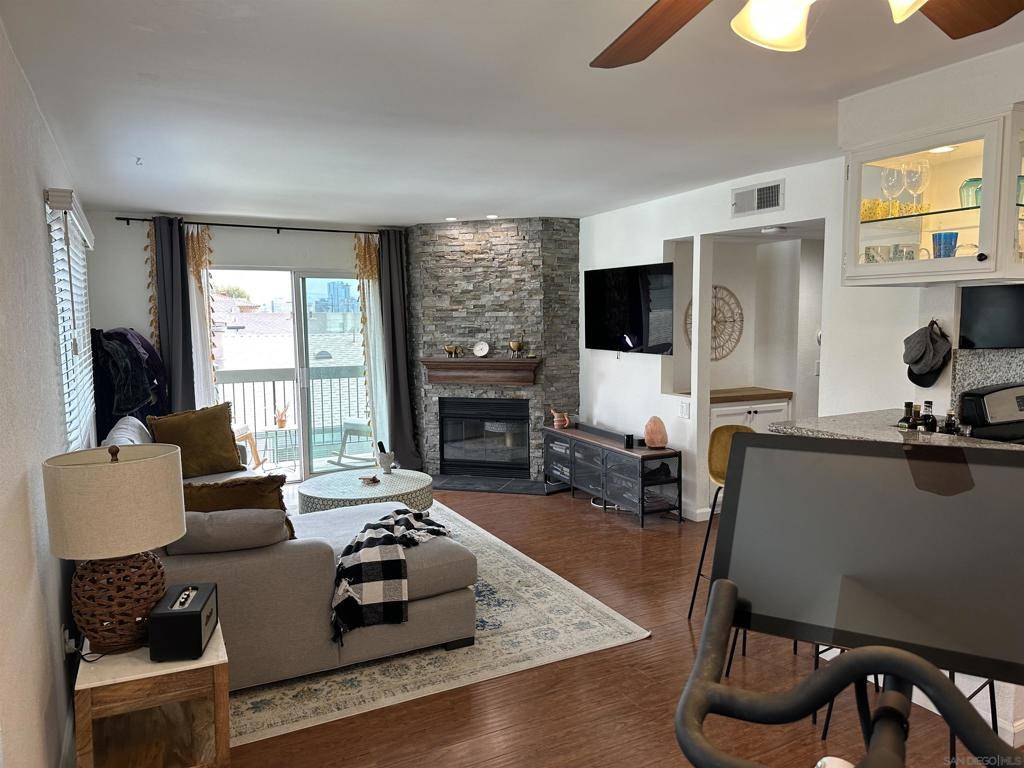 San Diego, CA 92103,2957 Columbia St #10
