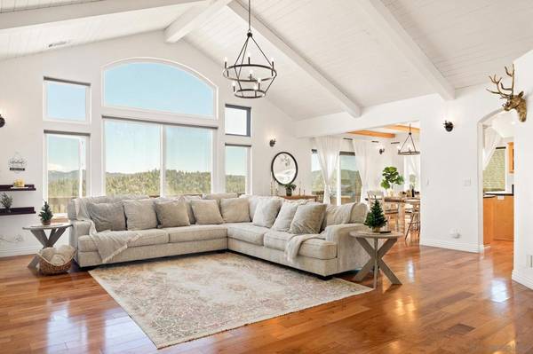 901 Del Norte Ln, Lake Arrowhead, CA 92352