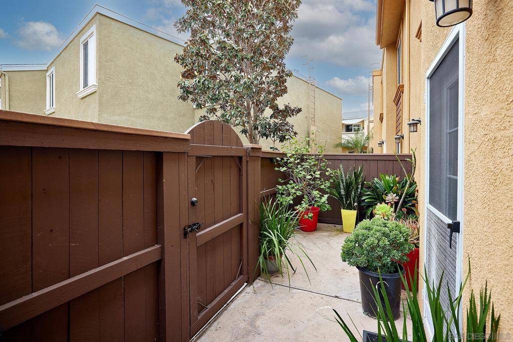 San Diego, CA 92117,5252 Balboa Arms Dr #161