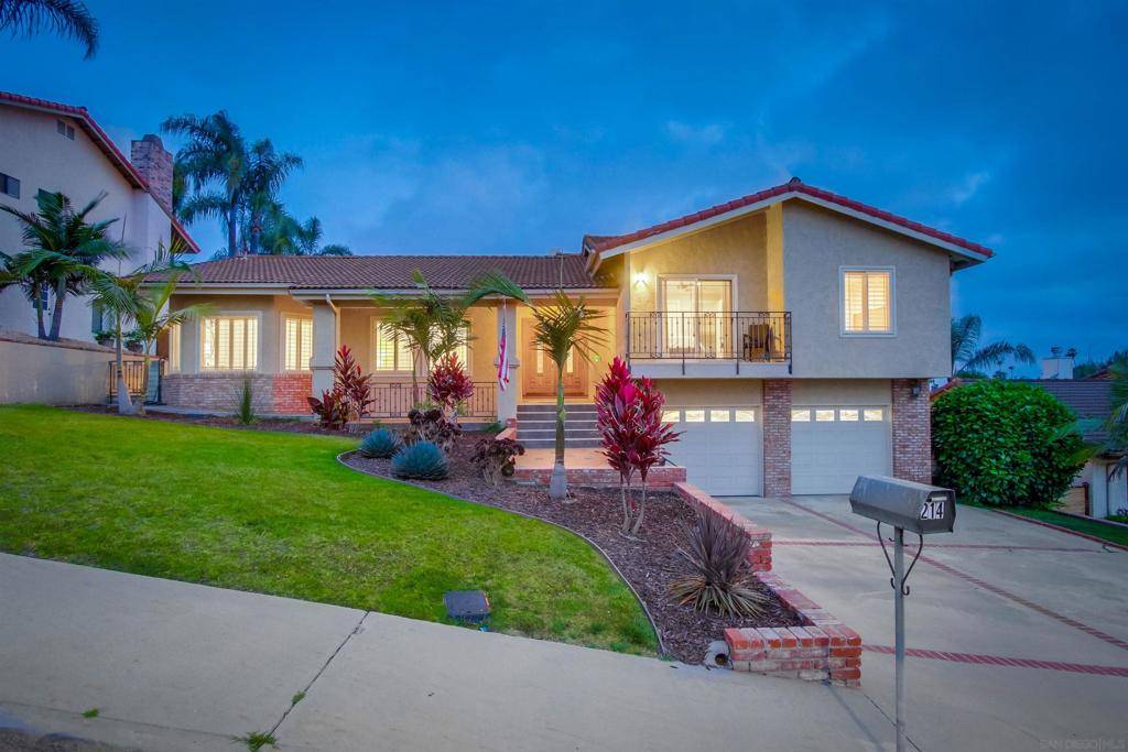 214 Hawthorne Circle, Vista, CA 92083
