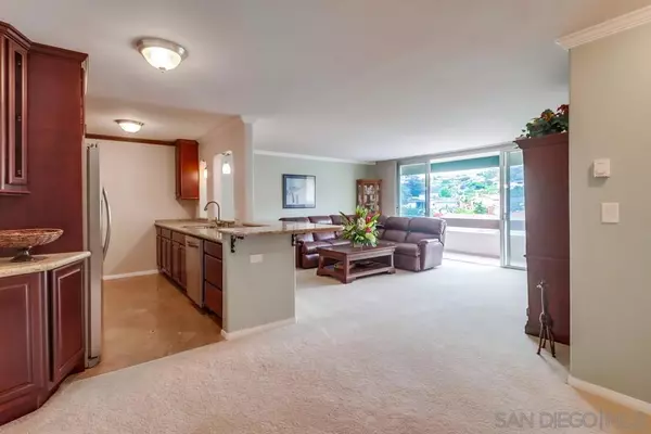 La Jolla, CA 92037,6455 La Jolla Blvd #241