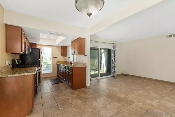 San Diego, CA 92119,6878 Navajo #74