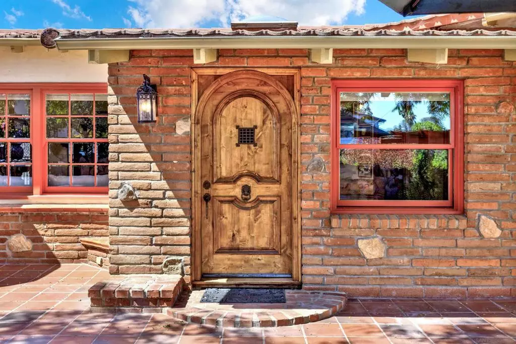 Vista, CA 92084,725 Alta Vista