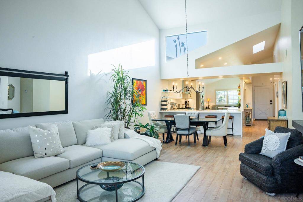 54 Lookout Dr, Palm Desert, CA 92211