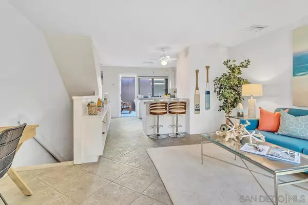 San Diego, CA 92107,3883 Caminito Litoral #224