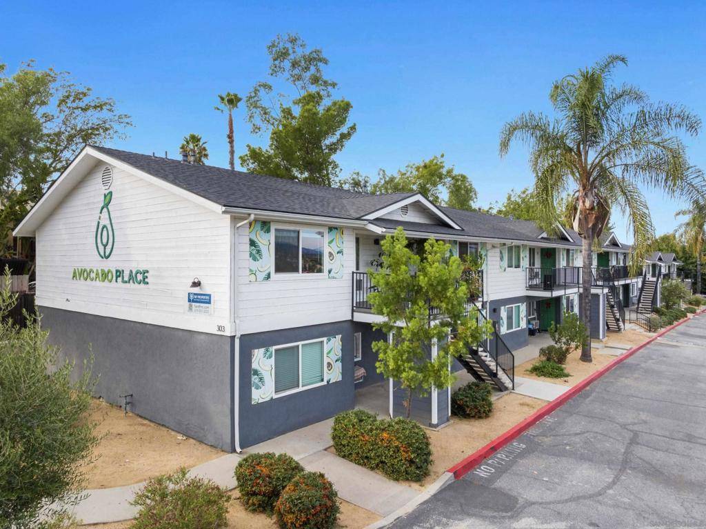 303 W Clemmens Lane, Fallbrook, CA 92028