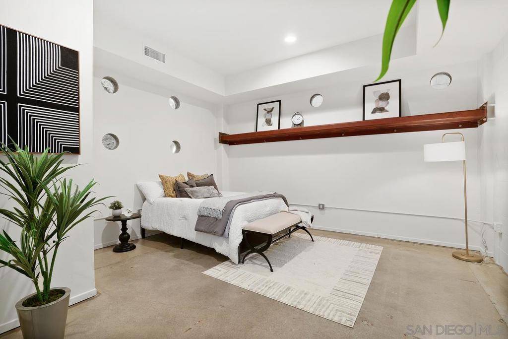 San Diego, CA 92103,3033 India St #2