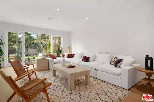 Santa Monica, CA 90402,326 Entrada DR