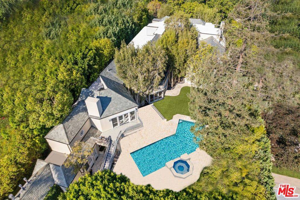 Beverly Hills, CA 90210,809 N Alpine DR