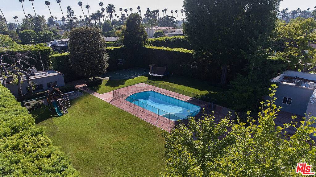 713 N Crescent DR, Beverly Hills, CA 90210