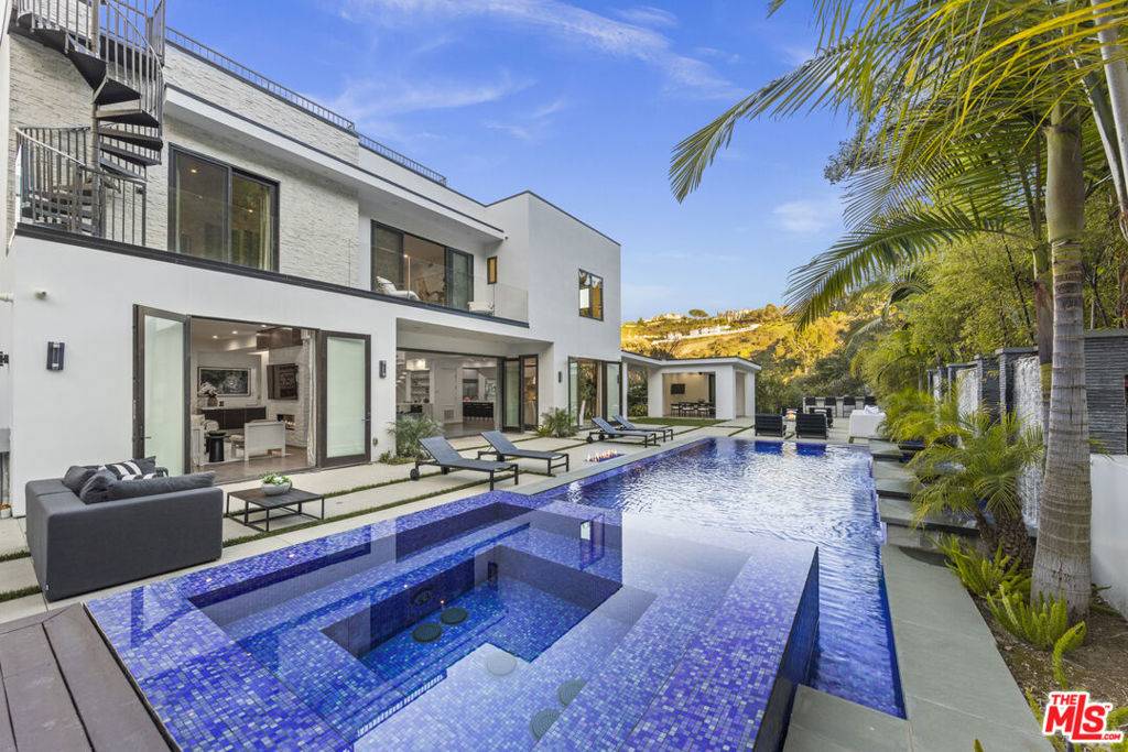 9586 Shirley LN, Beverly Hills, CA 90210