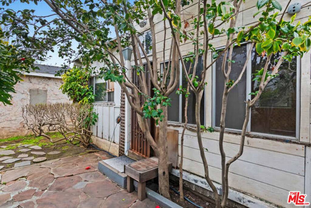 Los Angeles, CA 90034,8629 Guthrie AVE