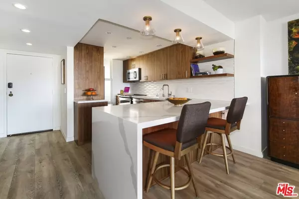 Marina Del Rey, CA 90292,4316 Marina City DR #425