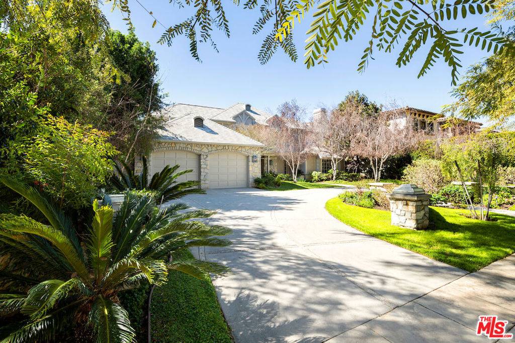 Beverly Hills, CA 90210,605 N Roxbury DR