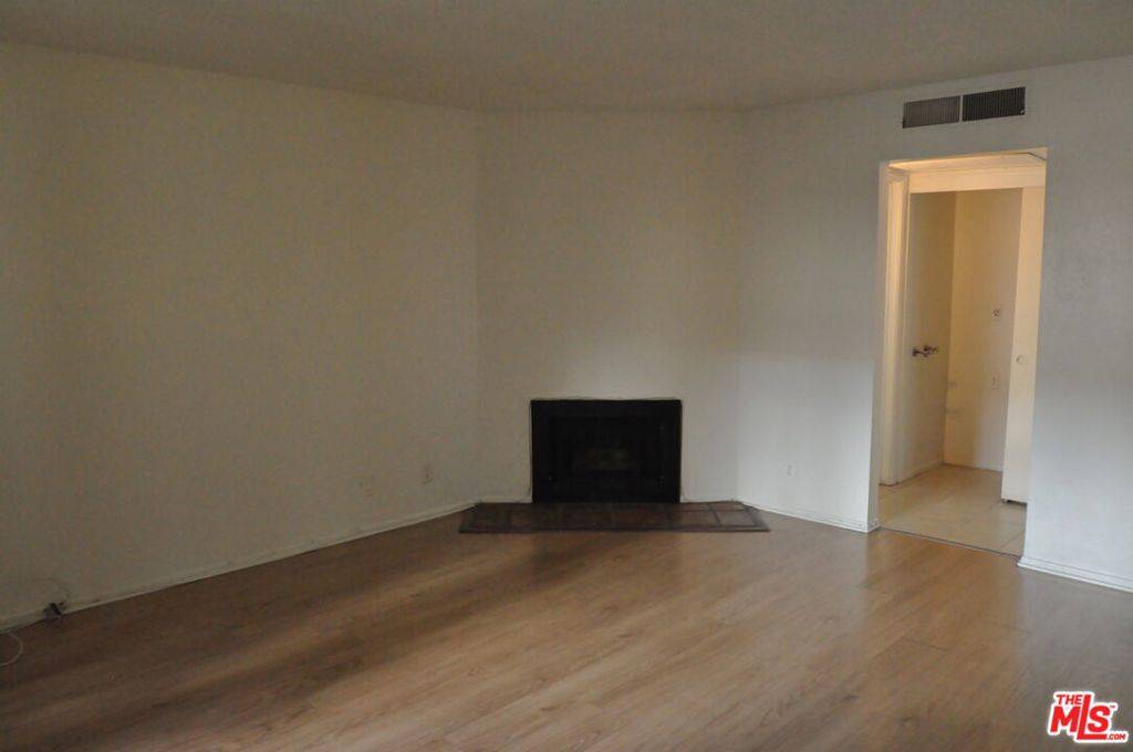 North Hills, CA 91343,8505 Columbus AVE #210