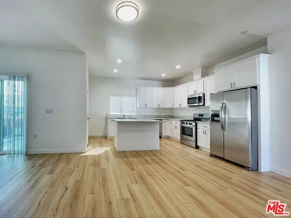 Los Angeles, CA 90004,246 N Catalina ST #4