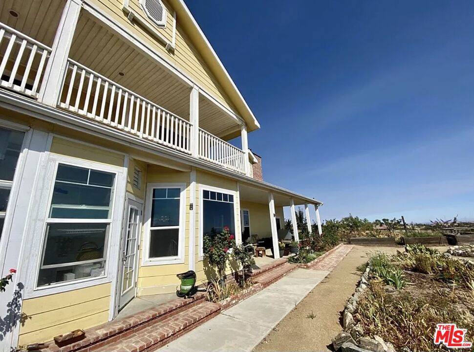 Oak Hills, CA 92344,7173 Barker RD