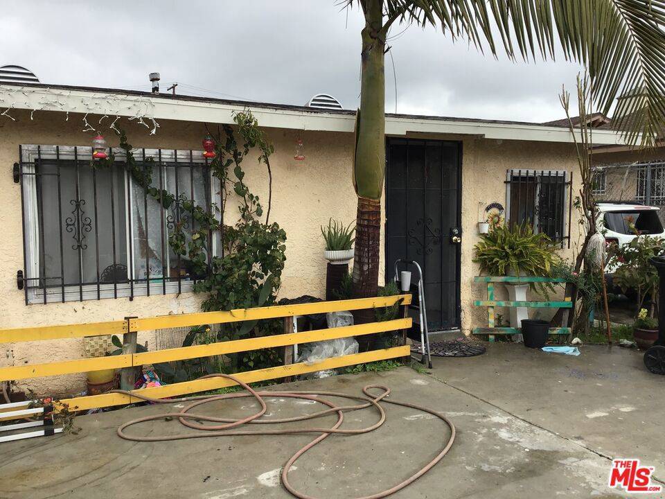 Los Angeles, CA 90044,833 W 84th ST